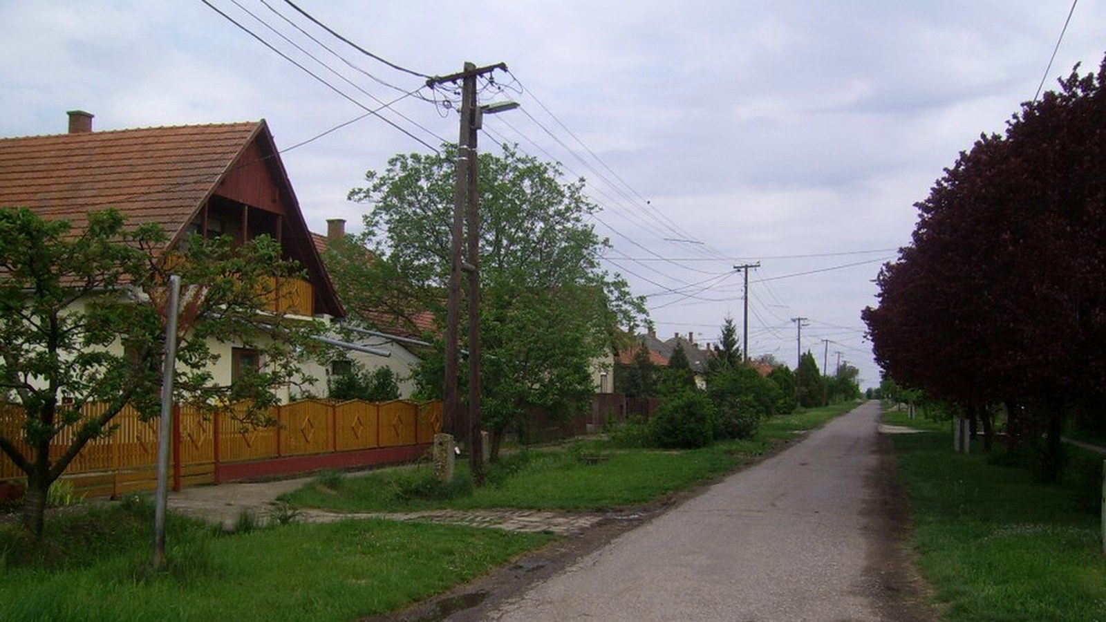 Árpádhalom falusi utcakép — szabadon megközelíthető falukép / szabadtéri látkép (Szentesi járás).