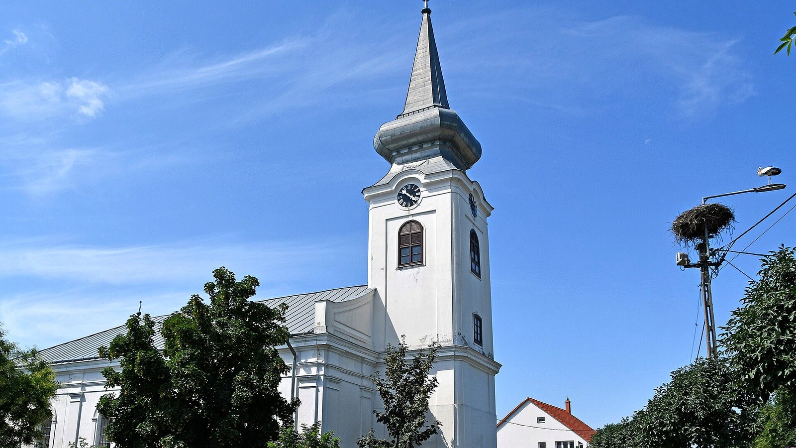 Csökmő református templom kültere — szabadon megközelíthető falusi templomtér / falukép kiegészítés (Berettyóújfalui járás).