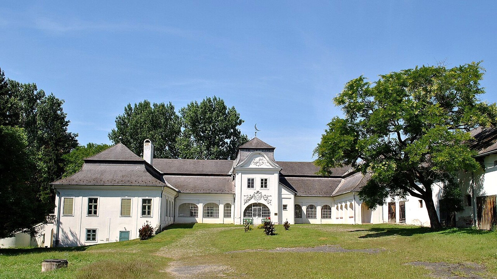 Fáj Fáy-kastélyának szabadon megközelíthető kültéri / park látképe — Csereháti hangulat (nof.hu: jelenleg díjmentes; beltér / változó belépő ellenőrizendő).