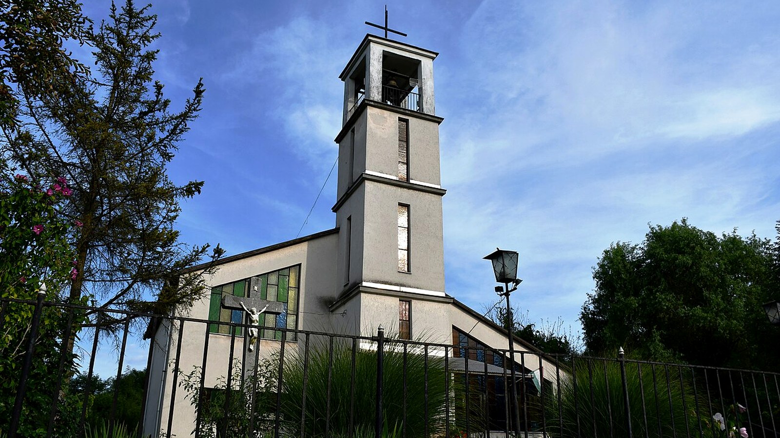 A felsőtelekesi templom / kápolna kültere — szabadon megközelíthető falusi templomtér (Kazincbarcikai járás; múzeum beltér nem ingyenes).