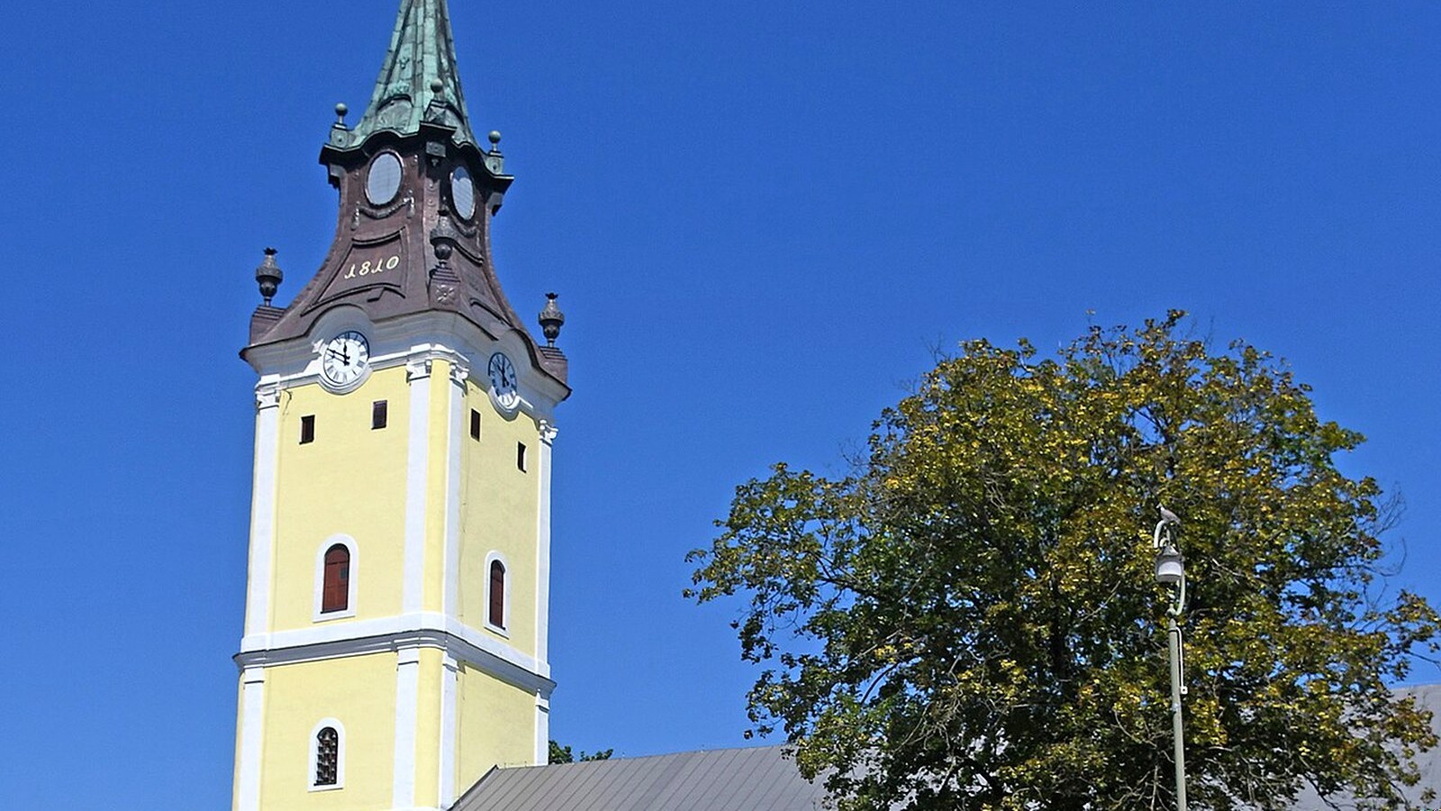 Hajdúnánás református templomának kültéri tornya / járásszékhely szabadtéri — szabadon megtekinthető főtér / templom szabadtéri (Hajdúnánási járás).