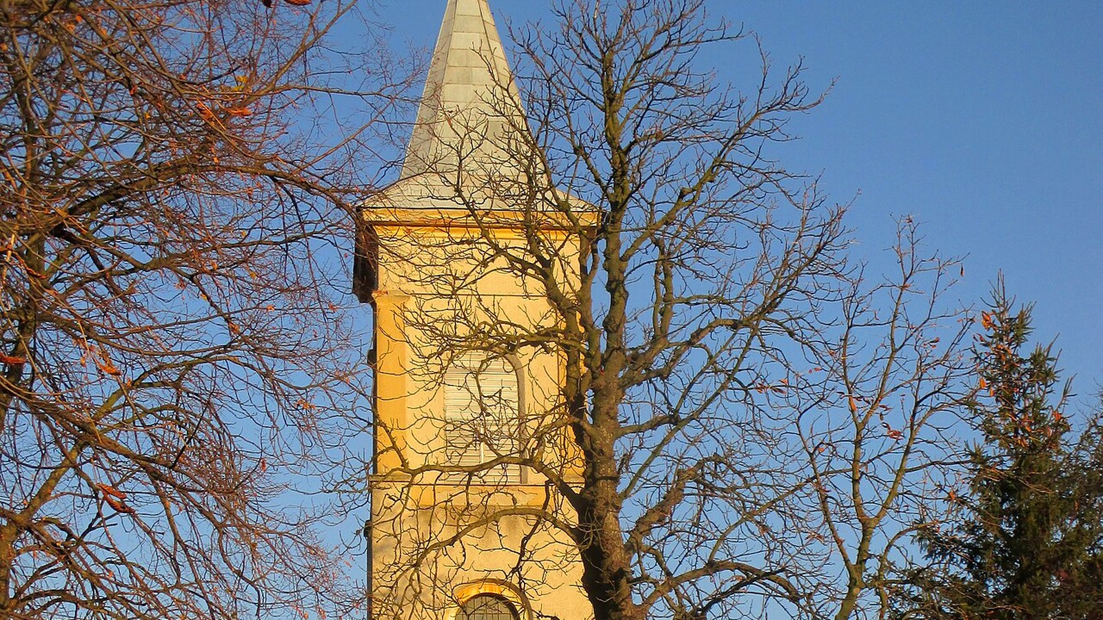 Hejőkeresztúr görögkatolikus templomának kültere — szabadon megközelíthető Hejő-menti falusi templomtér.