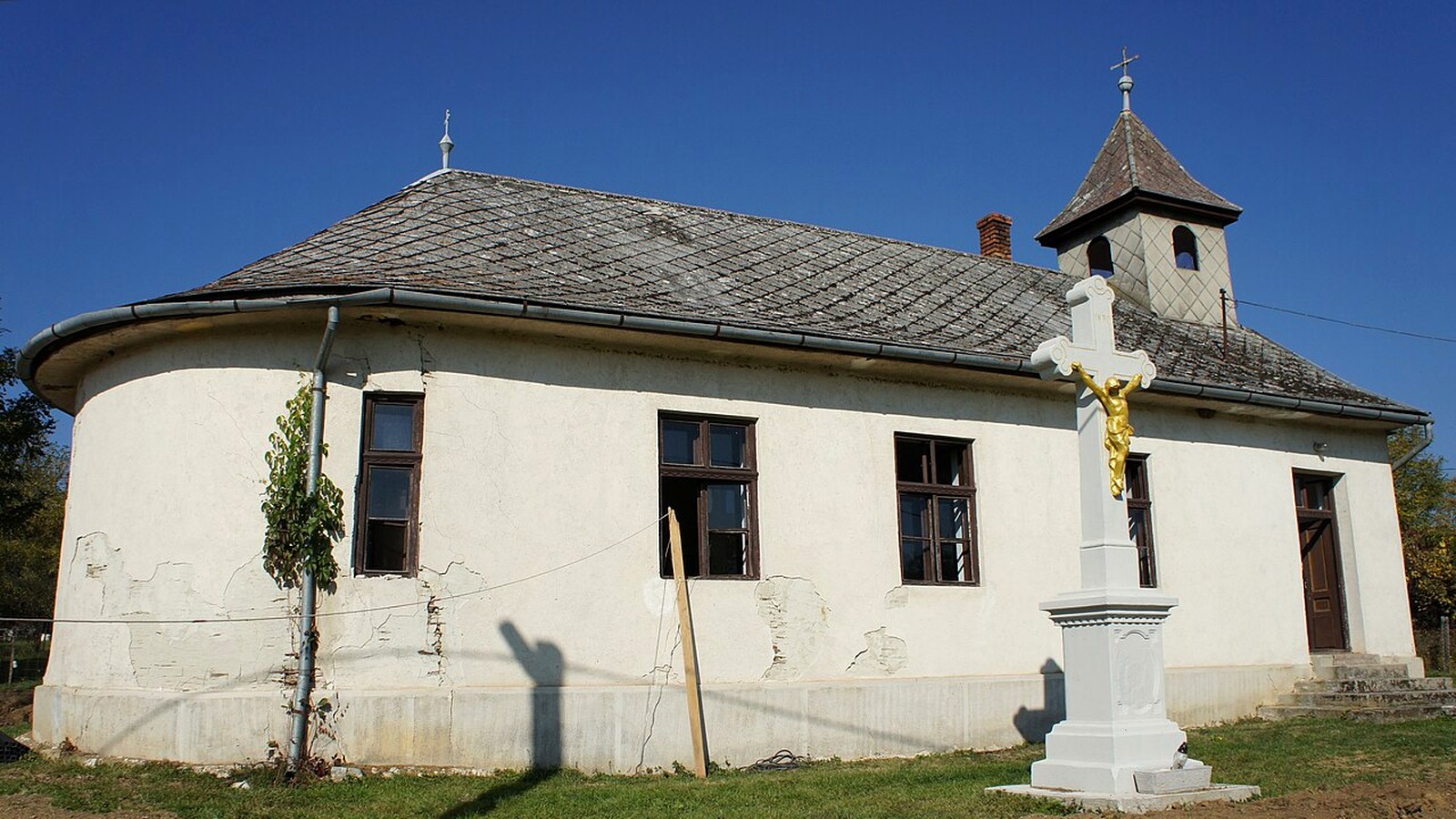 A keresztétei templom / kápolna kültere — szabadon megközelíthető falusi templomtér (Encsi járás; múzeum beltér nem ingyenes).