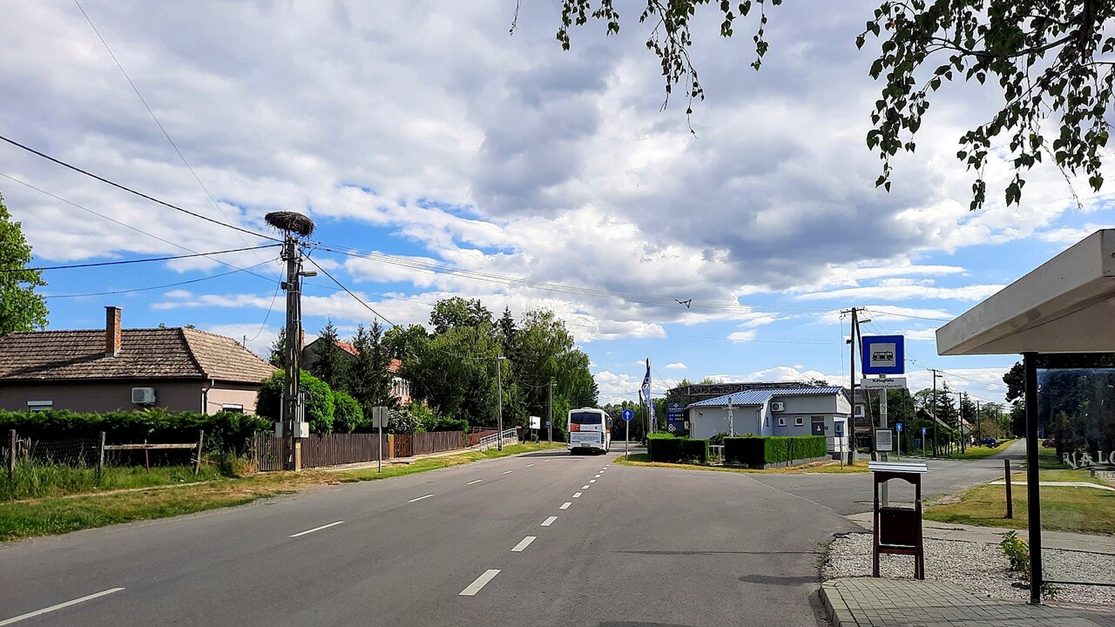 Kétújfalu falusi utcaképe / köztér / park – szabadon bejárható baranyai falusi hangulat.