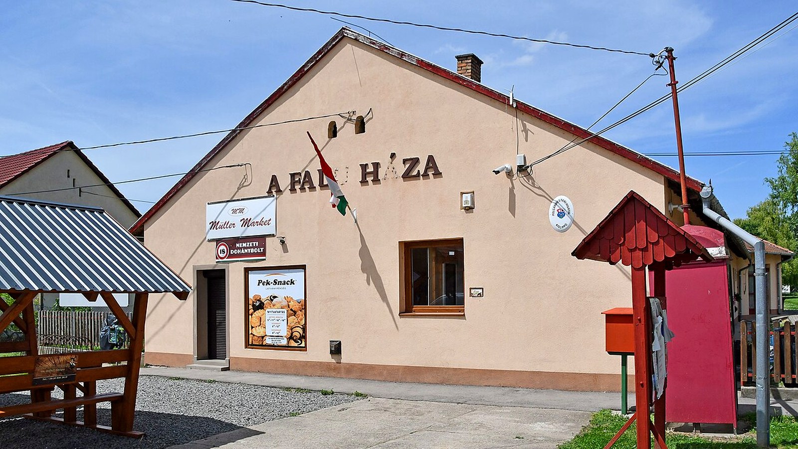 Kislippó szabadon megközelíthető falusi / Siklósi járási látképe — templom, utca vagy táj (beltéri kiállítások nem ingyenesek).