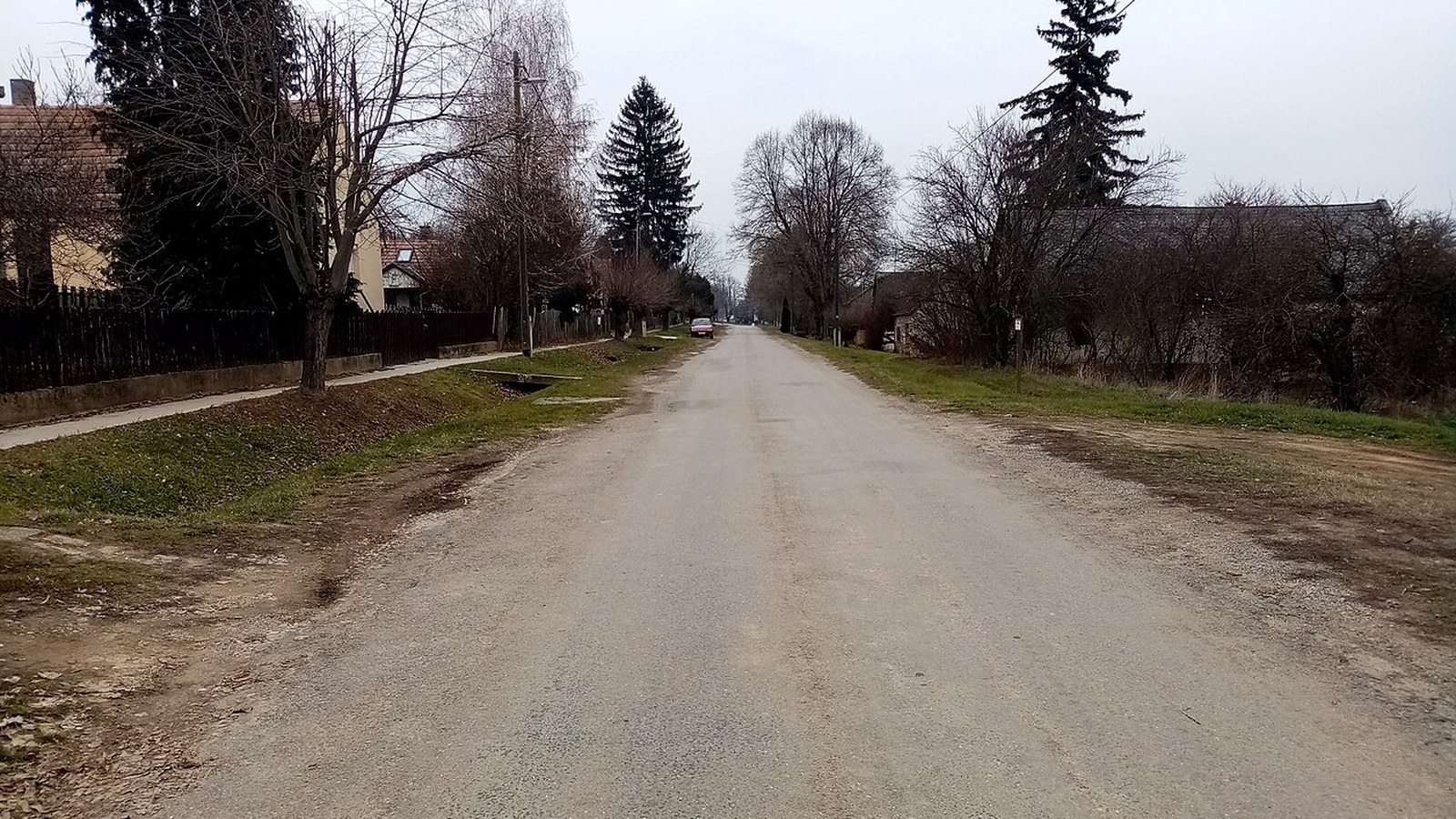 Magyarlukafa falusi utcaképe / köztér / park – szabadon bejárható baranyai falusi hangulat.