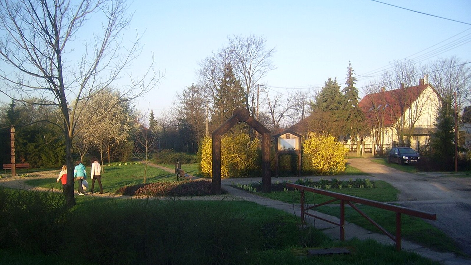Nagytőke Jókai utcai park szabadtéri látképe — szabadon megközelíthető falusi közpark / falukép (Szentesi járás).