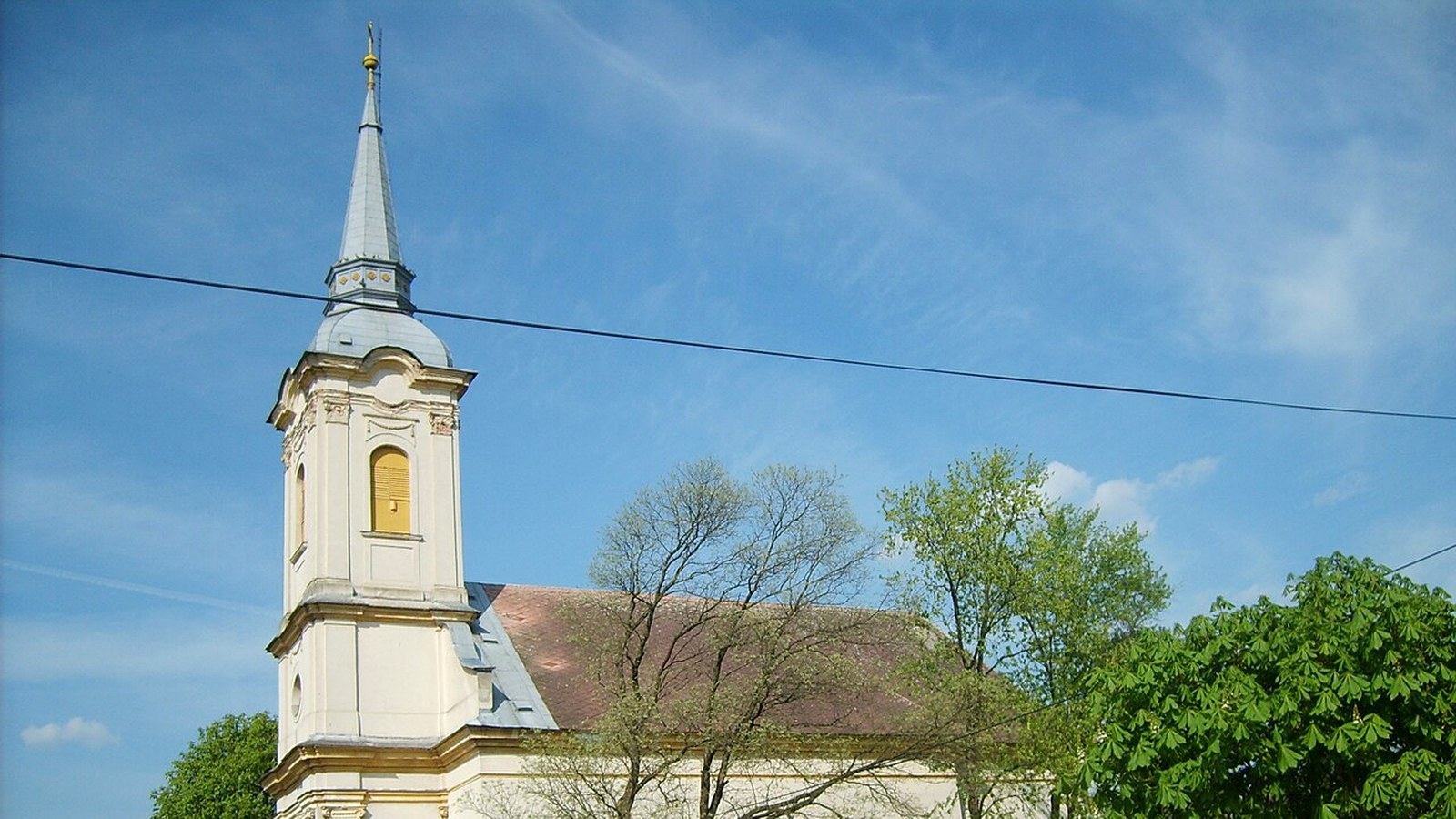 A sajópüspöki templom / kápolna kültere — szabadon megközelíthető falusi templomtér (Putnoki járás; múzeum beltér / barlangtúra nem ingyenes).