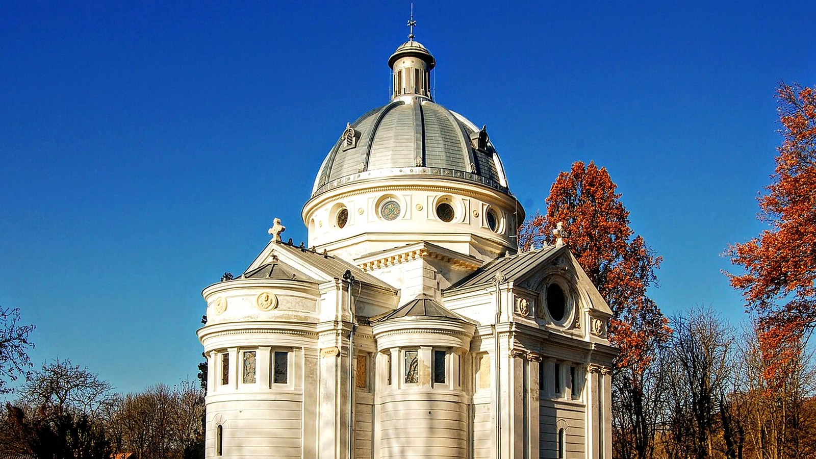 A(z) Szentegáti templom / kápolna kültere – szabadon megközelíthető falusi templomtér (Szigetvári járás; tájház / múzeum beltér nem ingyenes).