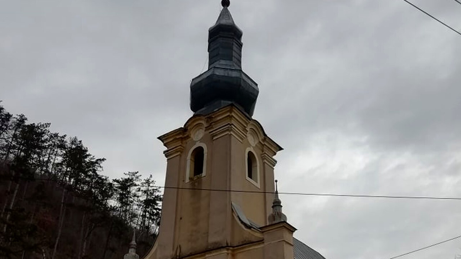 A szinpetri templom / kápolna kültere — szabadon megközelíthető falusi templomtér (Edelényi járás / Bódva-völgy; múzeum beltér nem ingyenes)