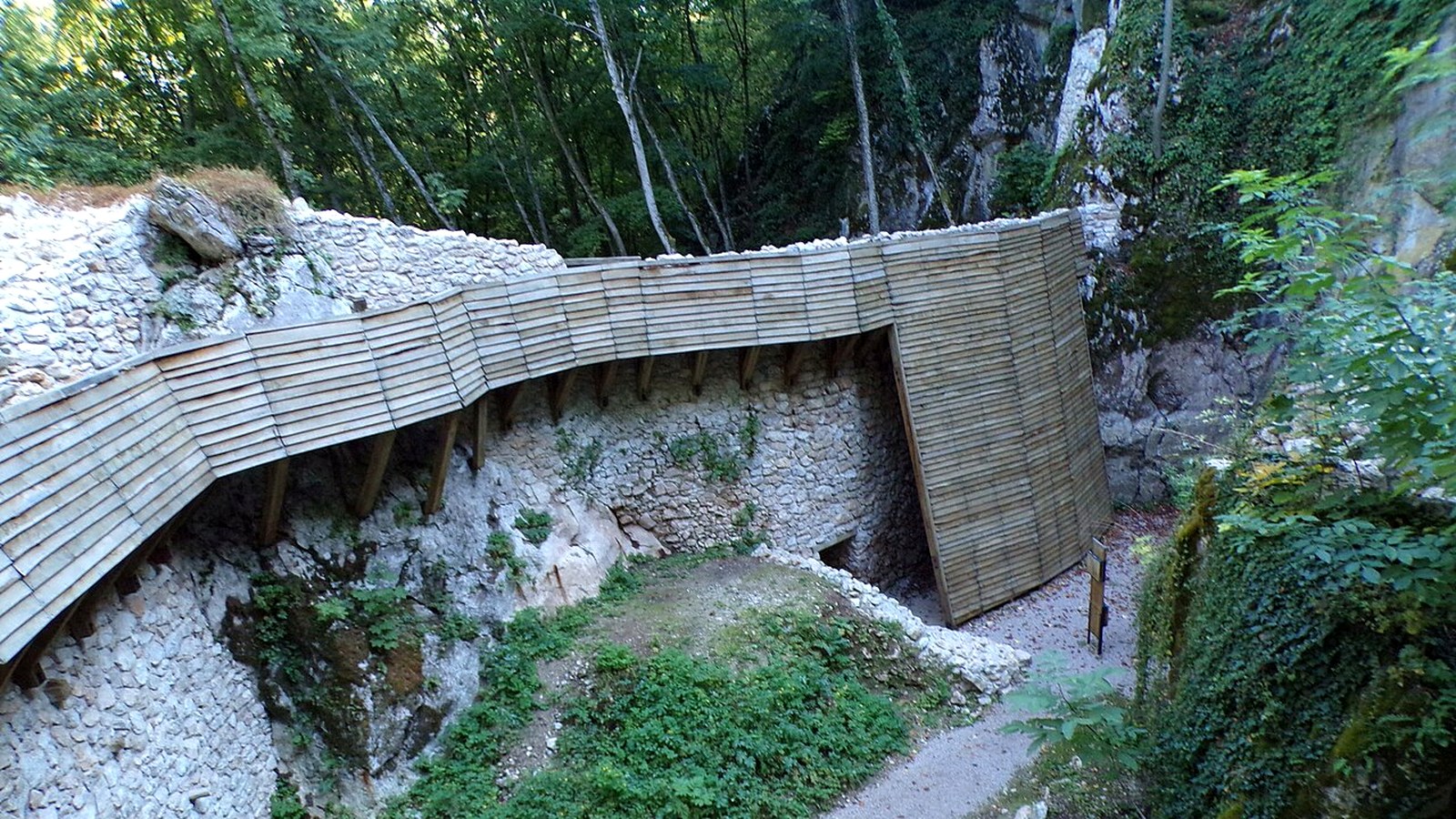 Szögliget Szádvárának / környező szabadon bejárható természeti látképe — ANPI-peremi szabadtéri hangulat (barlangtúrák nem ingyenesek).