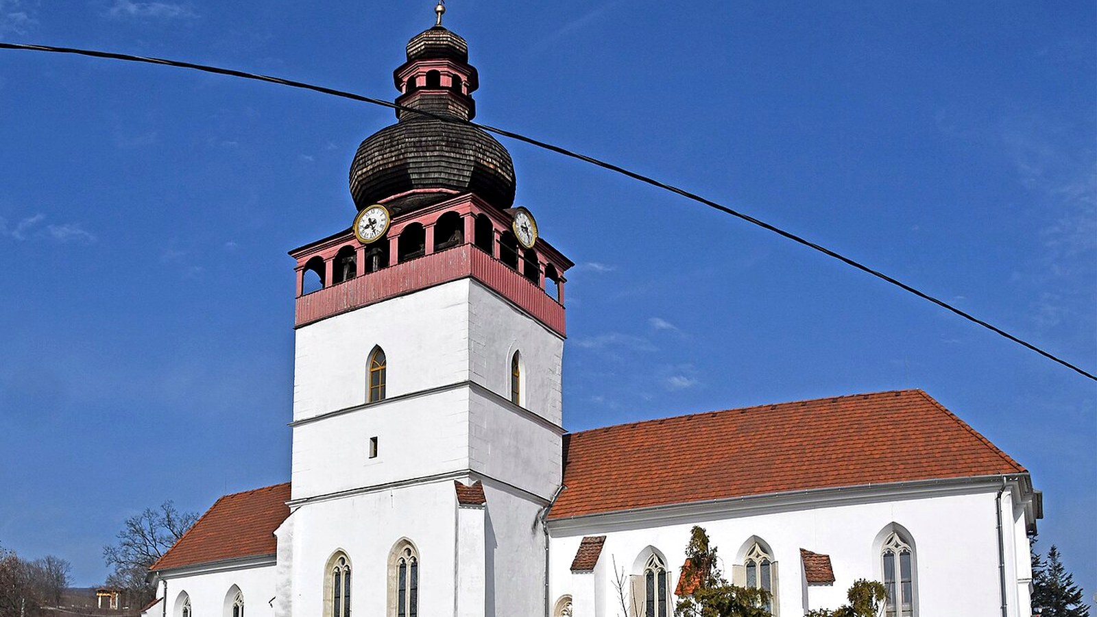 Tolcsva római katolikus templomának kültere — szabadon megközelíthető hegyaljai falu (bormúzeum / kastélybelső nem 0 Ft).