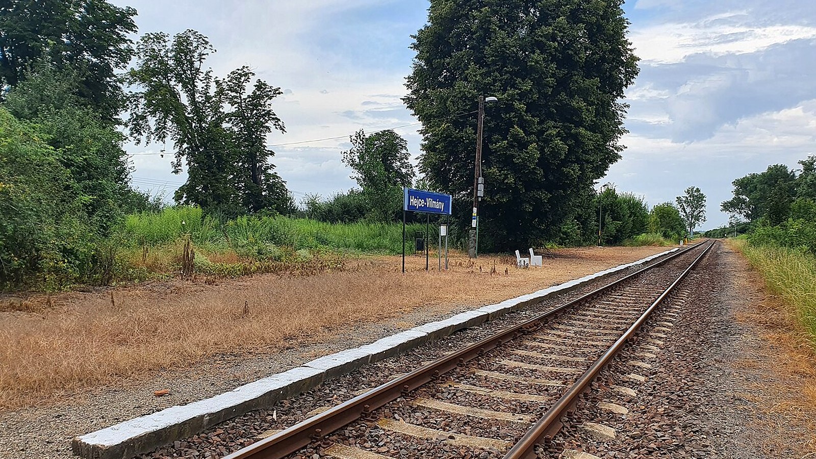 Vilmány szabadon megközelíthető falusi / Zemplén-menti látképe — templom, utca vagy táj (beltéri kiállítások nem ingyenesek).