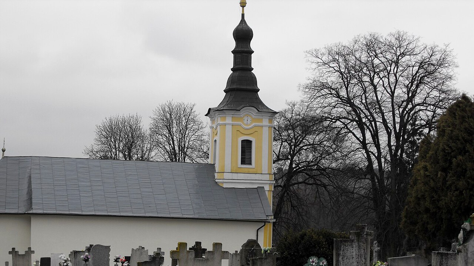 A viszlói templom / kápolna kültere — szabadon megközelíthető falusi templomtér (Edelényi járás / Bódva-völgy; múzeum beltér nem ingyenes)